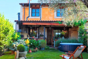 Warm House with Jacuzzi in Chozas de Abajo